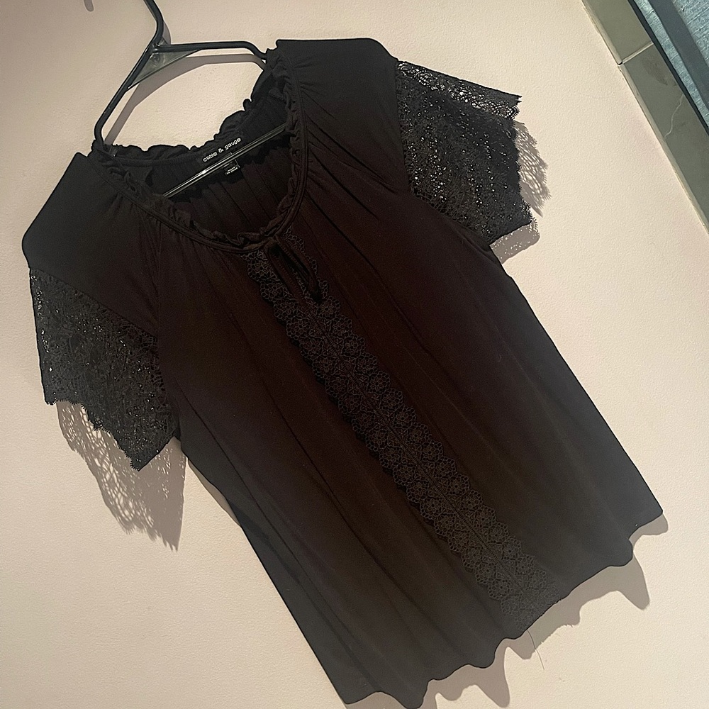 Women’s Size S black lace blouse , barely used & in great condition!🖤